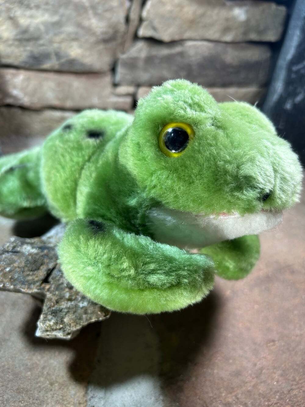 Vintage Dakin Relaxing Spotted Green Frog 1976